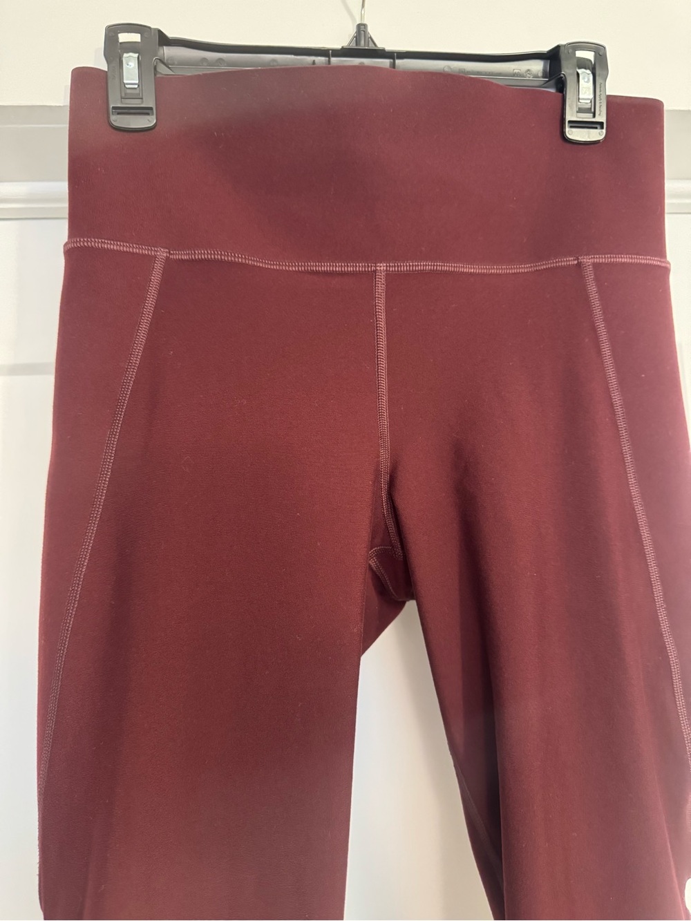 Old Navy Active Elevated Legging in Burgundy - Picture 5 of 5
